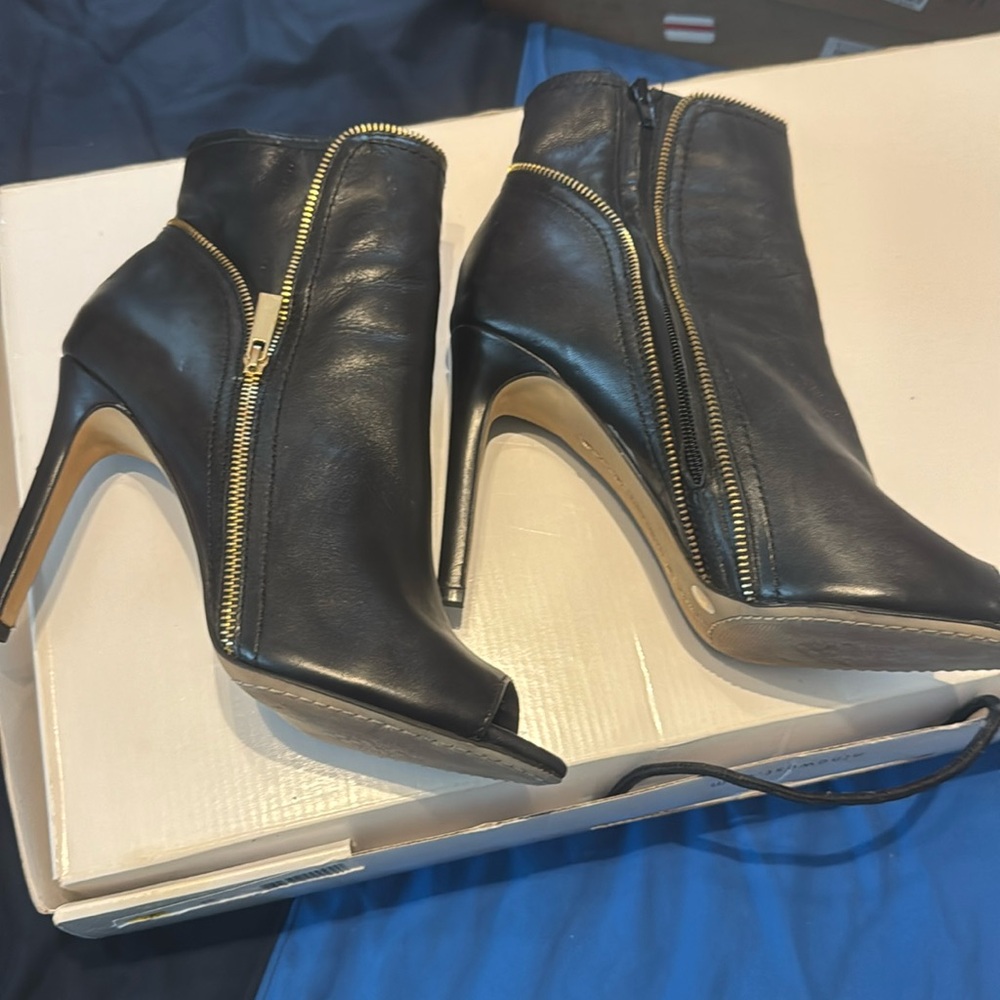 Vince Camuto Black Leather/Gold Zipper Heeled Ankle Boots US10